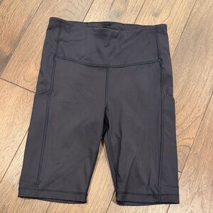 Athleta Ultimate Stash Pocket Women’s Black Biker Shorts Size Small C5-028